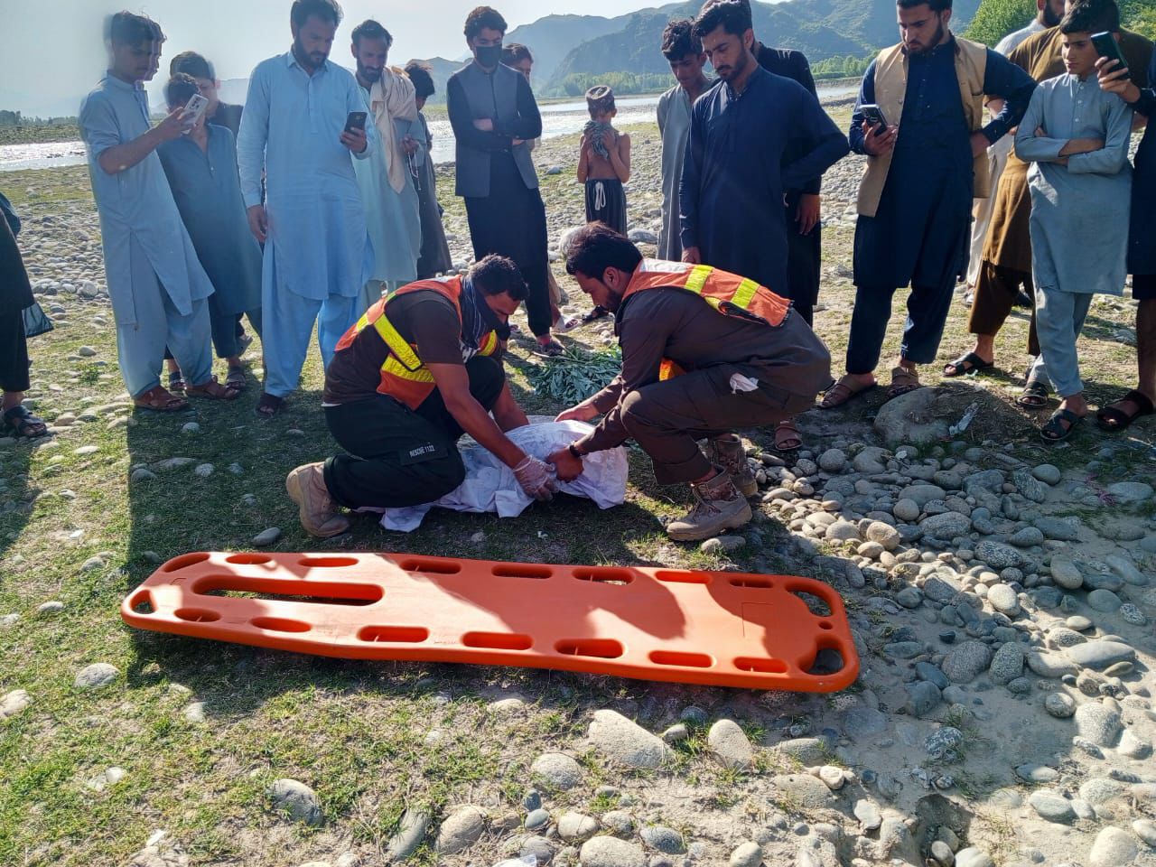 دریائے سوات سے 3 سالہ نامعلوم بچی کا جسد خاکی برآمد